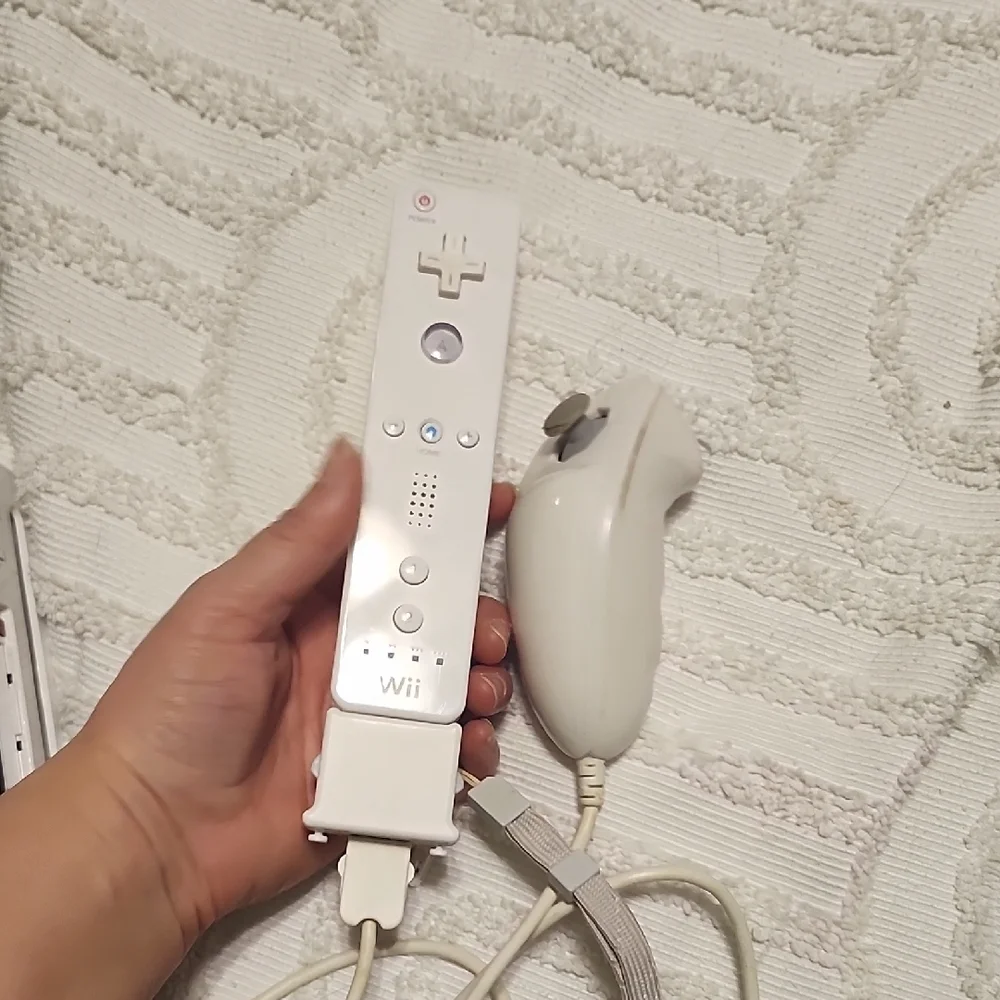 Nintendo Wii Console Bundle - White